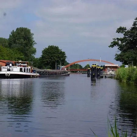 At The Canal Meadows Nyaraló *